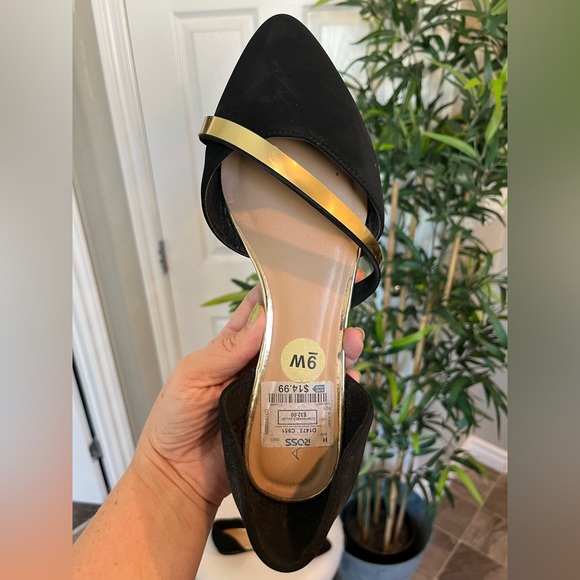 NWT Andiamo brand black flat with gold accents - Picture 6 of 15